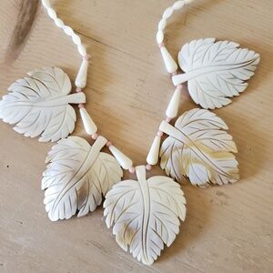 Beautiful Beach Fall Mother Of Pearl Shell Etched Leaf Beaded Necklace